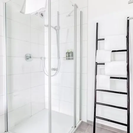 My - - Netflix شقة