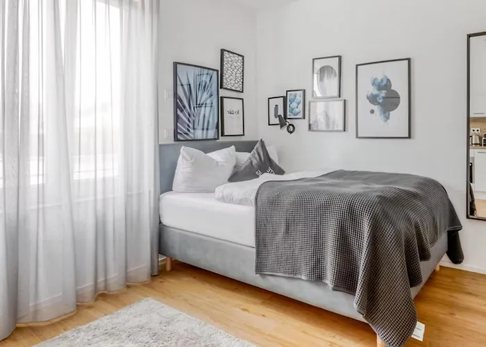 アパート My - - Netflix *